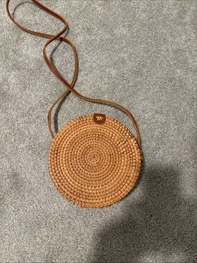 Round Woven Straw Crossbody Bag in Tan